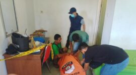 Polsek Kuantan Tengah bersama Tim Inafis Sat Reskrim Polres Kuansing Melakukan Olah TKP dan Evakuasi Jenazah IE (62)Yang meninggal di Hotel Taluk Kuantan (Dok.GNews86)