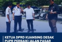 Ketua DPRD Kuansing, H Juprizal SE MSi melakukan peninjauan ruas jalan pasar modern Teluk Kuantan bersama Kepala Dinas PUPR Kuansing Ade Fahrer Arip dan Kepala Dinas Perhubungan Hendri Wahyudi, Selasa (19/5/2026) siang. (Riaupos)