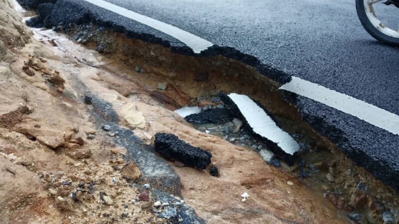 Jalan Inpres Bukit Kanduang Solok Mulai Rusak Terkikis (Dok.GNews86)