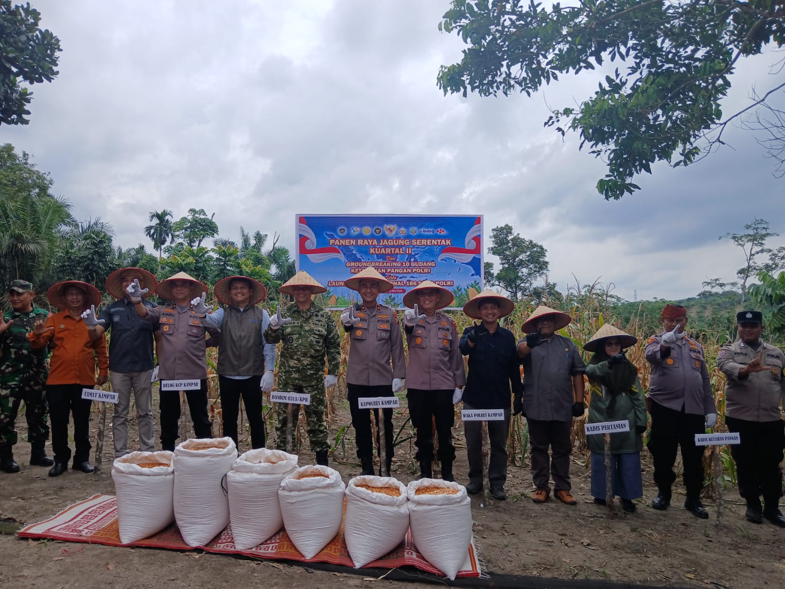 Polsek dan Polres Kampar Fhoto Bersama Petani Jagung Kampar (Dok.GNews86)