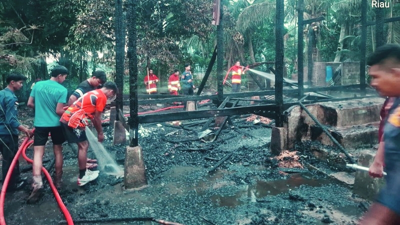Kebakaran rumah milik Siti Patimah (80) Tahundi Desa Pulau Ingu, Kecamatan Benai, Kabupaten Kuansing, Riau, Rabu (6/5/2026) sekitar pukul 17.00 WIB. (Dok.RA)