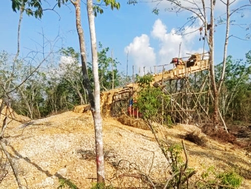 Aktivitas Tambang Emas Ilegal Tepat dibelakang SPBU Desa Logas Kec.Singingi Hilir Kuansing Riau (Dok.Karumun to day)