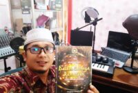 Ronaldo Rozalino, S.Sn., M.Pd dan Buku Karya Tulisnya Dalam Cahaya Ramadhan (Dok.GNews86)