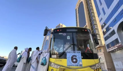 Jemaah haji Indonesia tiba di Tanah Air setelah menyelesaikan rangkaian ibadah haji di Arab Saudi dalam proses pemulangan yang berlangsung bertahap dan tertib.