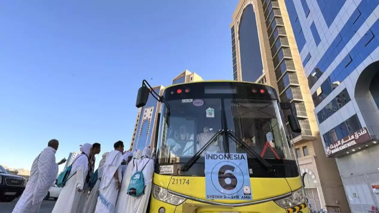 Jemaah haji Indonesia tiba di Tanah Air setelah menyelesaikan rangkaian ibadah haji di Arab Saudi dalam proses pemulangan yang berlangsung bertahap dan tertib.