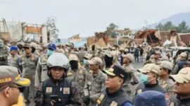 Gubernur Jawa Barat Dedi Mulyadi menjanjikan bantuan modal usaha Rp10 juta dan peluang kerja bagi pedagang yang terdampak penertiban kawasan wisata Puncak sebagai bagian dari program penataan ruang dan pemulihan ekonomi masyarakat.( dok foto : Kompas.com)