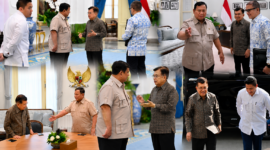 Presiden Prabowo Subianto menerima Wakil Presiden ke-10 dan ke-12 RI Jusuf Kalla di Istana Merdeka, Jakarta. Pertemuan membahas penguatan ketahanan energi nasional melalui percepatan pembangunan pembangkit listrik berbasis energi bersih sebagai penopang pertumbuhan ekonomi dan swasembada energi.(sumber foto : Facebook)