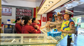 Taruna Akademi Kepolisian menjalani latihan kerja di Polres Malang sebagai bagian dari proses pembelajaran lapangan guna memperkuat kemampuan kepemimpinan, komunikasi, dan pemahaman sosial masyarakat.(sumber foto : m.jpnn.com)