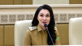 Gubernur Maluku Utara Sherly Tjoanda berbicara dalam rapat Komisi II DPR RI di Jakarta, Selasa (9/6/2026), mengenai tantangan keuangan daerah dalam memenuhi pembayaran gaji PPPK hingga akhir tahun.