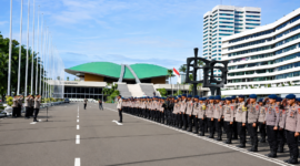 Petugas gabungan melakukan pengamanan di sejumlah titik aksi unjuk rasa di Jakarta. Pengamanan dilakukan untuk memastikan penyampaian aspirasi masyarakat berlangsung aman, tertib, dan tidak mengganggu aktivitas publik.(dok foto: MetroTV)