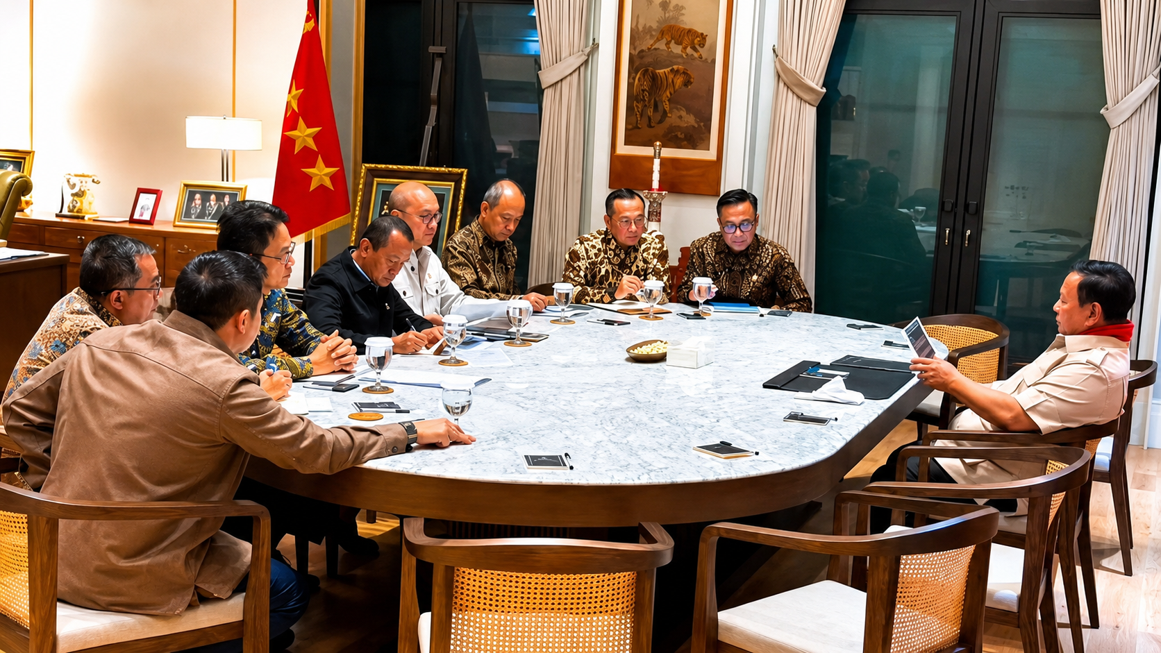 Presiden Prabowo Subianto bersama Menteri Investasi dan Hilirisasi Rosan Roeslani saat membahas perkembangan investasi dan masuknya investor global ke Indonesia.