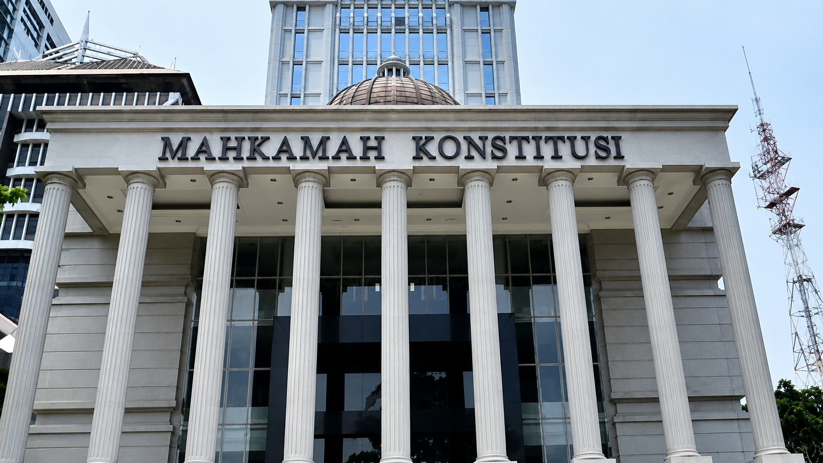 Suasana persidangan Mahkamah Konstitusi terkait gugatan penggunaan anggaran pendidikan untuk Program Makan Bergizi Gratis (MBG).