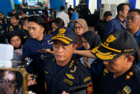 Jaksa KPK mengungkap dugaan aliran dana sekitar Rp21 miliar dalam sidang perkara Blueray Cargo. Fakta tersebut menjadi bagian dari proses pembuktian yang masih berlangsung di Pengadilan Tipikor Jakarta.(sumber foto: suara.com)