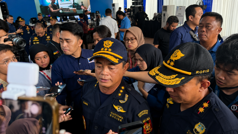 Jaksa KPK mengungkap dugaan aliran dana sekitar Rp21 miliar dalam sidang perkara Blueray Cargo. Fakta tersebut menjadi bagian dari proses pembuktian yang masih berlangsung di Pengadilan Tipikor Jakarta.(sumber foto: suara.com)