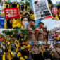 Massa mahasiswa menggelar aksi unjuk rasa di kawasan Thamrin, Jakarta Pusat, dengan membawa lima tuntutan yang menyoroti pengelolaan anggaran negara, harga kebutuhan pokok, program pemerintah, dan penguatan ruang sipil dalam demokrasi.(sumber foto: Facebook.com)