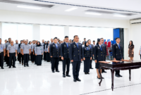 Sejumlah ASN mengikuti prosesi pengangkatan jabatan fungsional di Kantor Wilayah Kementerian Hukum Maluku sebagai bagian dari penguatan reformasi birokrasi dan peningkatan kualitas pelayanan publik.