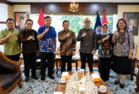 Menteri Dalam Negeri mengimbau pemerintah daerah menggelar nonton bareng Piala Dunia 2026 karena dinilai dapat meningkatkan aktivitas ekonomi masyarakat serta membuka peluang usaha bagi pelaku UMKM.(sumber foto: suara.com)