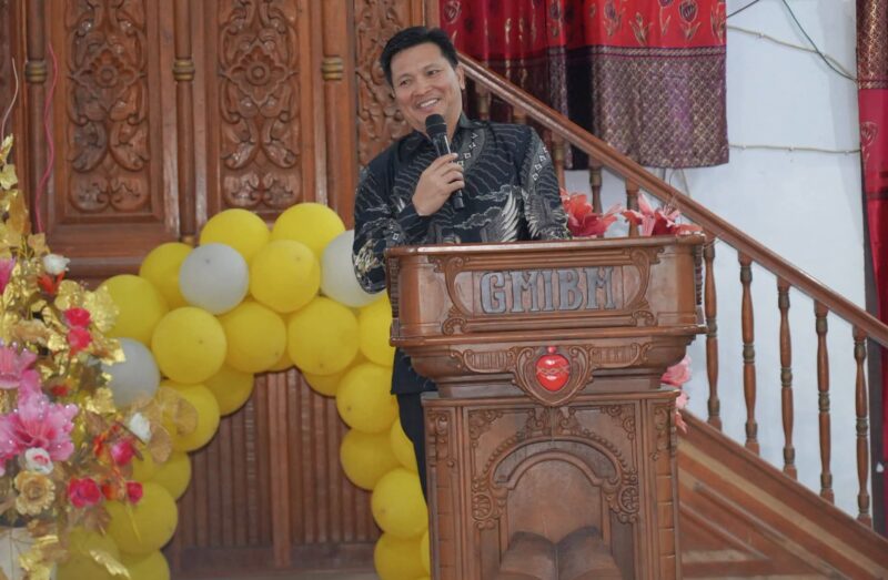 Wakil Bupati Bolmong Donny Lumenta saat menyampaikan sambutan pemerintah 