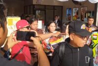 VAP saat tiba di Bandara Sam Ratulangi Manado dengan pengawalan ketat aparat 