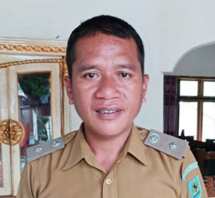 Sangadi (Kepala Desa) Toruakat Tomi Mokobela
