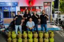 TAK BERKUTIK: Terduga pelaku bersama barng bukti puluhan tabung gas saat diamankan Tim URC Satreskrim Polres Kotamobagu (foto:humaspolreskotamobagu)