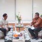GERAK CEPAT: Wali Kota Makassar Andi Zulkifli Nanda bertemu dengan Executive General Manager Pertamina Patra Niaga Regional Sulawesi Deny Sukendar (foto: istimewa)