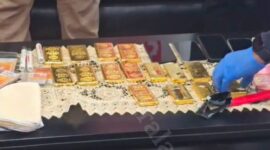 Emas batangan yang diamankan petugas untuk diselidiki. (Foto:dok Hongtralala)