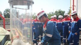 Direktur Penunjang Bisnis PT Pertamina (Persero) M. Erry Sugiharto saat memeriksa aset di lokasi. (Foto: istimewa)