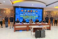 Kabid Humas Polda Sulut Kombes Pol Alamsyah P. Hasibuan, didampingi Dirreskrimsus Kombes Pol FX Winardi Prabowo, Dirreskrimum Kombes Pol Suryadi, bersama pihak Imigrasi dan Bea Cukai, saat menggelar konferensi pers, Sabtu 05/08/2026. (Foto: istimewa)