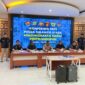 Kabid Humas Polda Sulut Kombes Pol Alamsyah P. Hasibuan, didampingi Dirreskrimsus Kombes Pol FX Winardi Prabowo, Dirreskrimum Kombes Pol Suryadi, bersama pihak Imigrasi dan Bea Cukai, saat menggelar konferensi pers, Sabtu 05/08/2026. (Foto: istimewa)