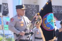 Brigjen Pol Yudo Hermanto saat menerima Pataka Polda Sulawesi Utara (foto: Istimewa)