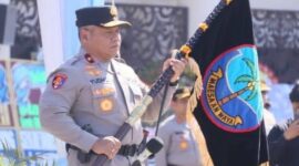 Brigjen Pol Yudo Hermanto saat menerima Pataka Polda Sulawesi Utara (foto: Istimewa)