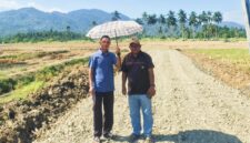 KOLABORASI: Sangadi Desa Ikuna Mulyono Mamonto SH dan Sangadi Dumara Saifudin Djangkarang