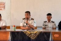 Kasubsi Peltah Rutan Kelas IIB Kotamobagu, Busen SH, saat memberikan edukasi tentang hukum dan kriminal (foto: istimewa)