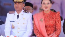 Wakil Bupati Mohammad Aditya Pontoh bersama sang istri (foto: istimewa)